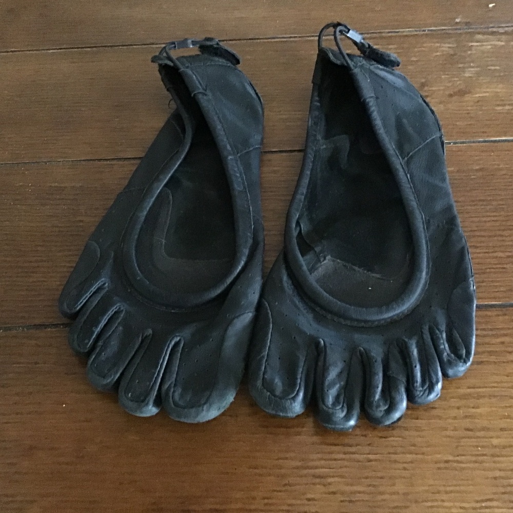 Five Finger Vibram 38 Black Leather